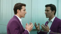 Praat je vaak tegen jezelf? Psychologen onthullen wat dat over je persoonlijkheid zegt