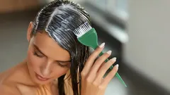 Strakke lijnen in plaats van vlekken: zo bereid je je huid en haar goed voor op het verven