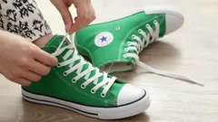 Links of rechts: Welke schoen trek jij als eerste aan? Dit zegt het over je persoonlijkheid