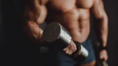 Sterke armen zonder sportschool: deze oefeningen zullen je verbazen met het resultaat